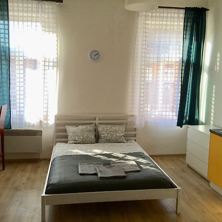 Residence Vita Nejedleho Прага Екстер'єр фото