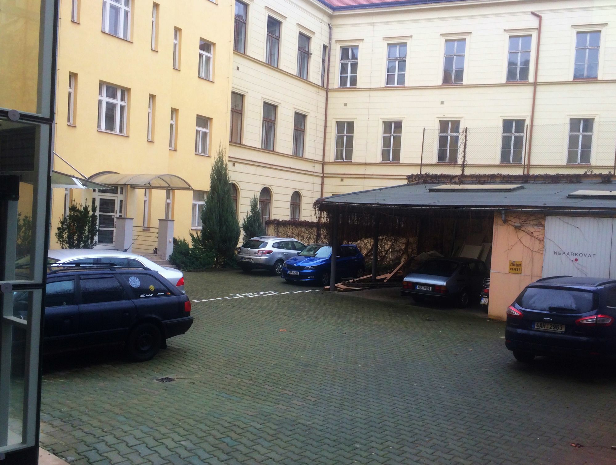 Residence Vita Nejedleho Прага Екстер'єр фото